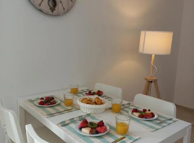 Helena's House Назаре