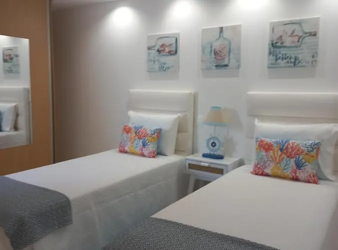 Helena's House Назаре